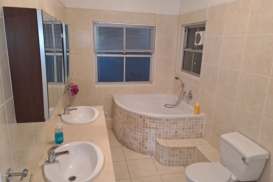 3 Bedroom Property for Sale in Summerstrand Eastern Cape
